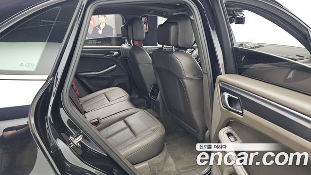 Porsche Macan 2019 — photo 17