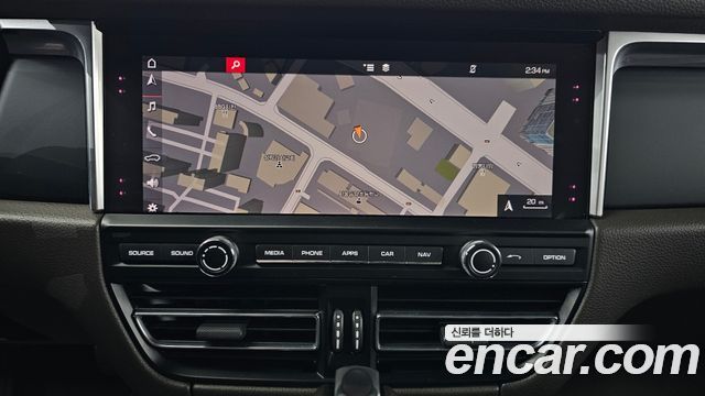 Porsche Macan 2019 — photo 20