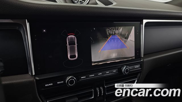 Porsche Macan 2019 — photo 21