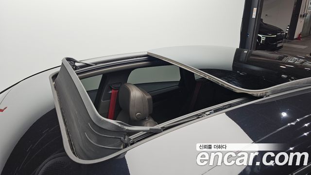 Porsche Macan 2019 — photo 22