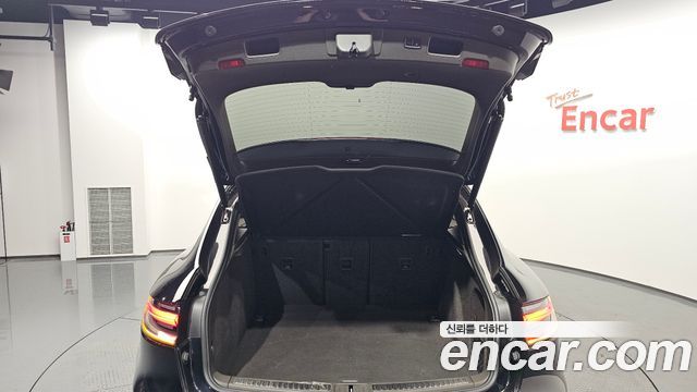 Porsche Macan 2019 — photo 26