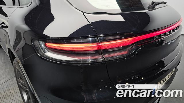 Porsche Macan 2019 — photo 9