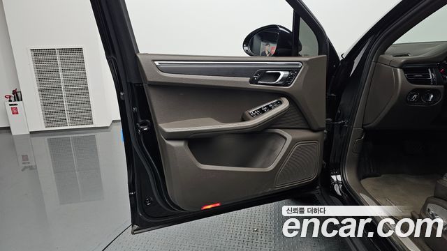 Porsche Macan 2019 — photo 14