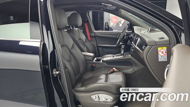 Porsche Macan 2019 — photo 16