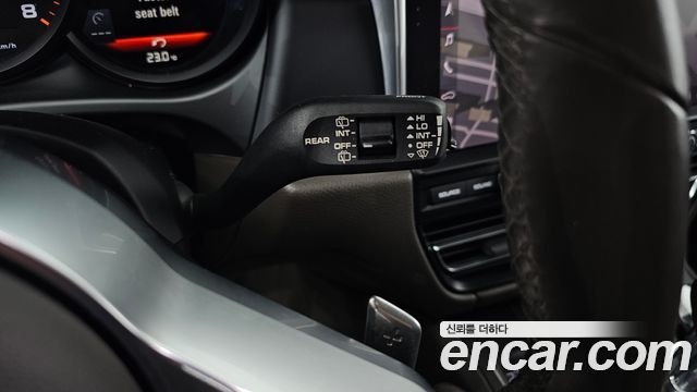 Porsche Macan 2019 — photo 28