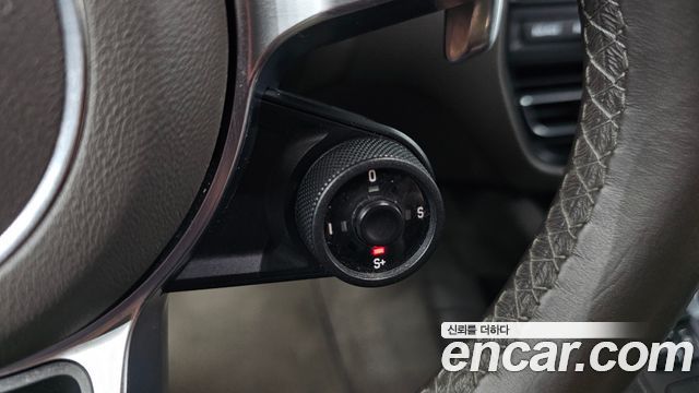Porsche Macan 2019 — photo 30
