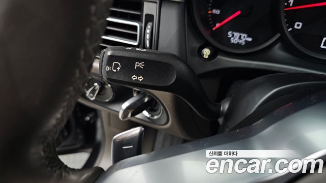 Porsche Macan 2019 — photo 32