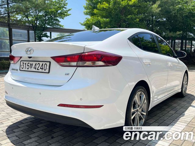 Hyundai AVANTE 2018 — photo 5