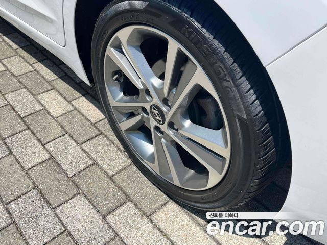 Hyundai AVANTE 2018 — photo 8