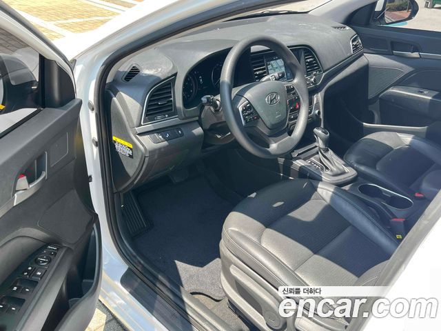 Hyundai AVANTE 2018 — photo 10