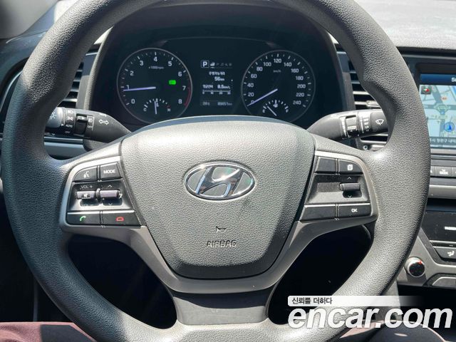 Hyundai AVANTE 2018 — photo 13