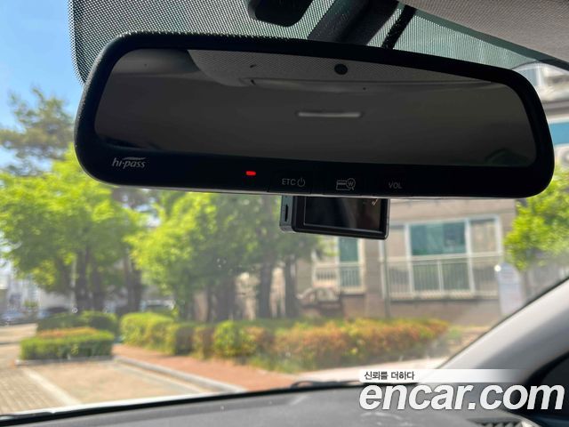 Hyundai AVANTE 2018 — photo 16