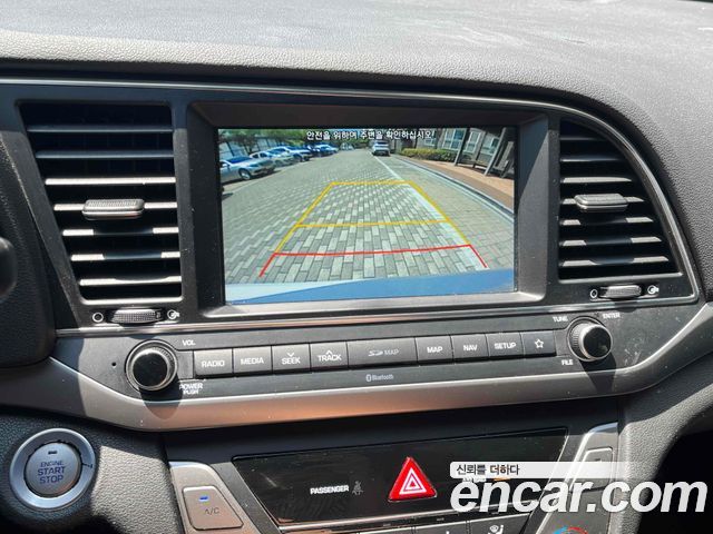 Hyundai AVANTE 2018 — photo 18