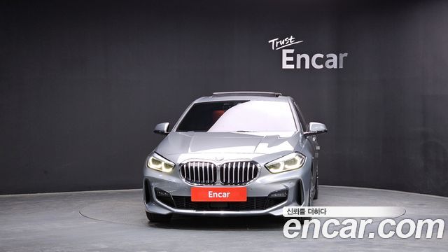 BMW 1-Series 2022 — photo 3