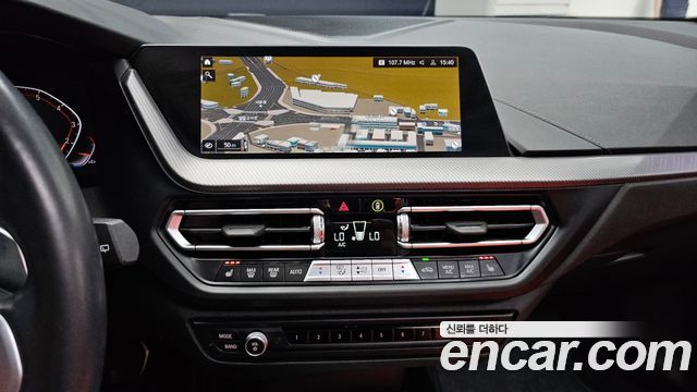 BMW 1-Series 2022 — photo 19
