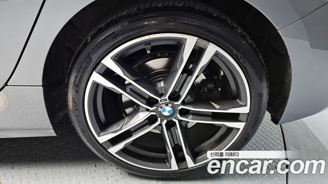 BMW 1-Series 2022 — photo 7