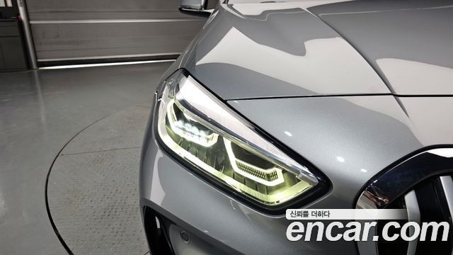 BMW 1-Series 2022 — photo 8