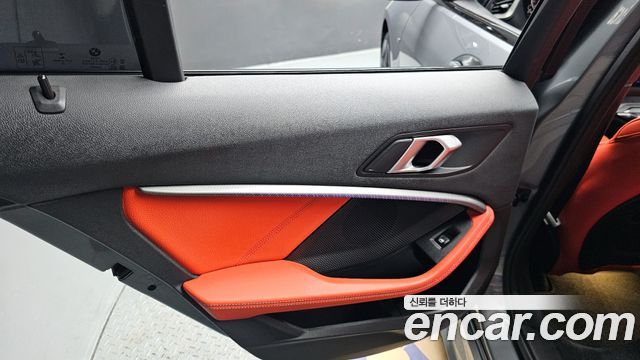 BMW 1-Series 2022 — photo 15