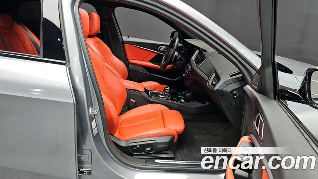 BMW 1-Series 2022 — photo 16