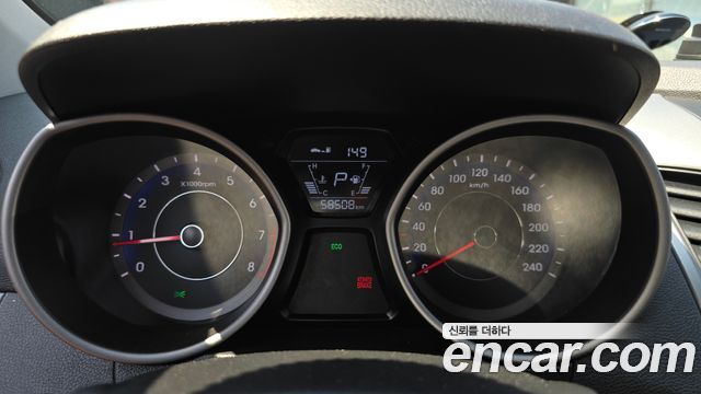 Hyundai AVANTE 2015 — photo 11