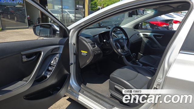 Hyundai AVANTE 2015 — photo 13
