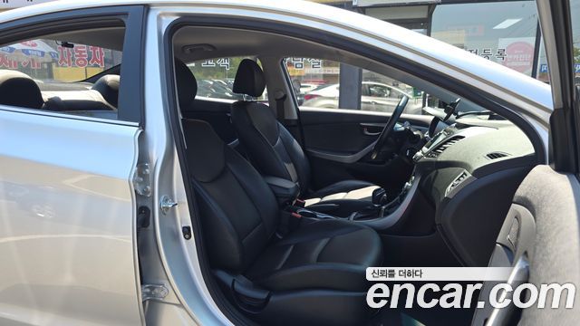Hyundai AVANTE 2015 — photo 17