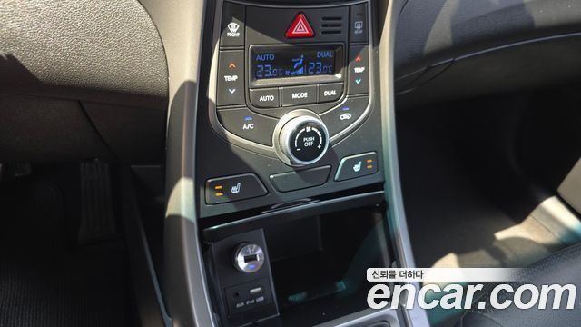 Hyundai AVANTE 2015 — photo 25