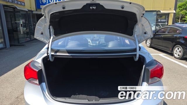 Hyundai AVANTE 2015 — photo 26