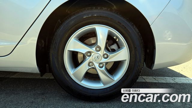 Hyundai AVANTE 2015 — photo 7