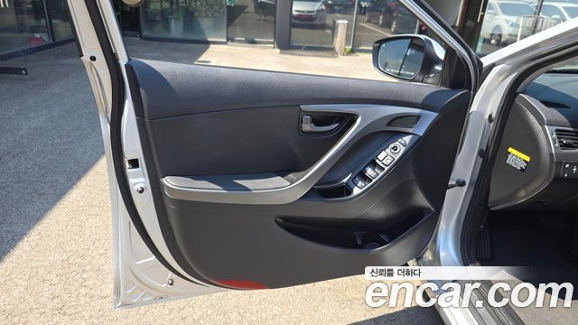 Hyundai AVANTE 2015 — photo 14