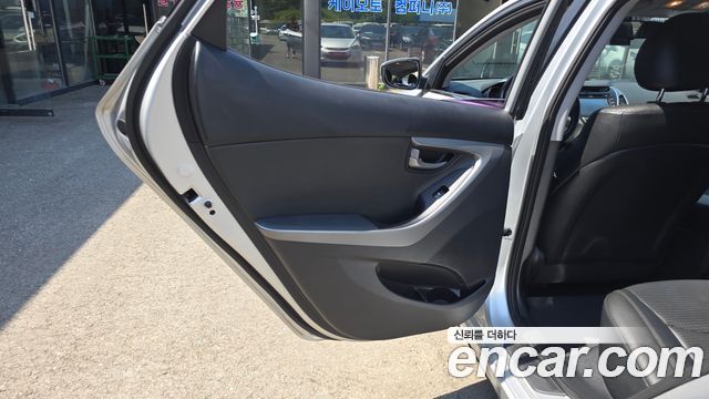 Hyundai AVANTE 2015 — photo 15