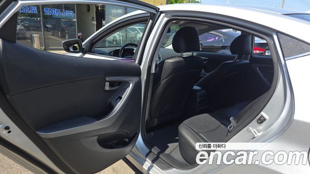 Hyundai AVANTE 2015 — photo 16