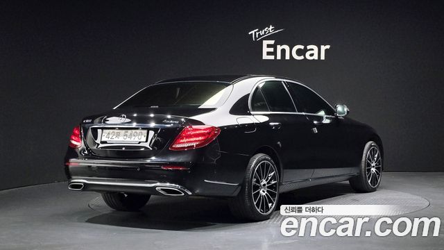 Mercedes-Benz E-Class 2019 — photo 2
