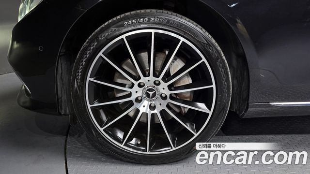 Mercedes-Benz E-Class 2019 — photo 5