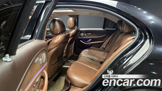 Mercedes-Benz E-Class 2019 — photo 11