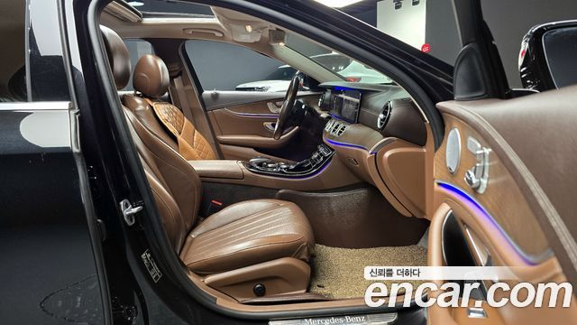 Mercedes-Benz E-Class 2019 — photo 12