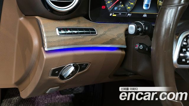 Mercedes-Benz E-Class 2019 — photo 14