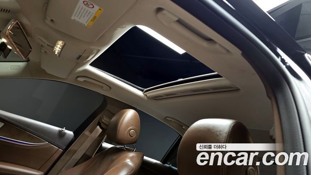 Mercedes-Benz E-Class 2019 — photo 19