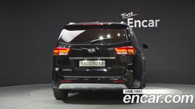 Kia Canival 2016 — photo 4