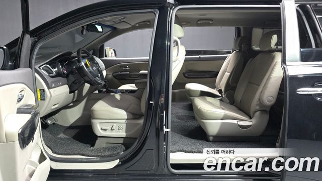 Kia Canival 2016 — photo 10