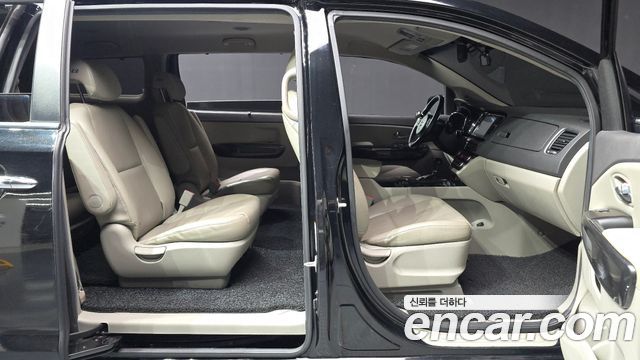 Kia Canival 2016 — photo 11