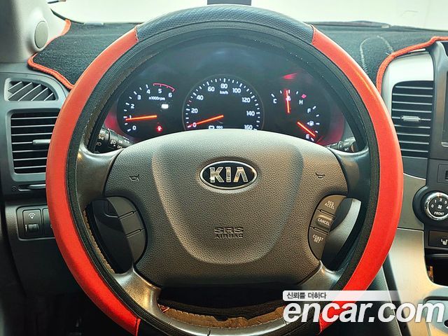 Kia Canival 2014 — photo 16