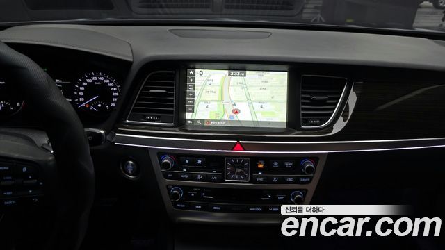 Genesis G80 2017 — photo 21