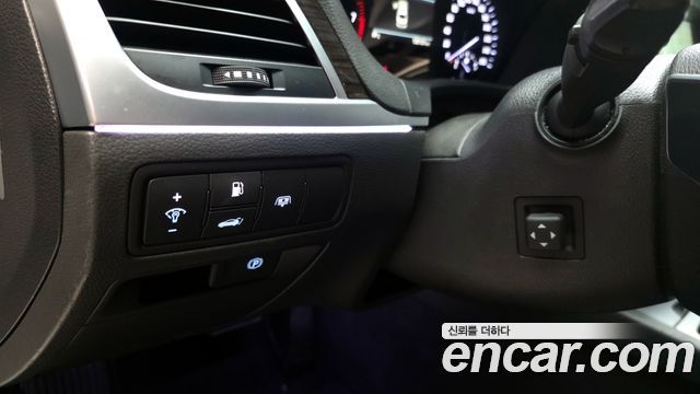 Genesis G80 2017 — photo 28