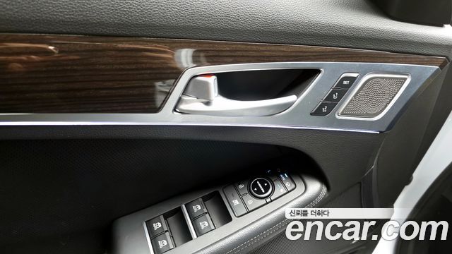 Genesis G80 2017 — photo 32