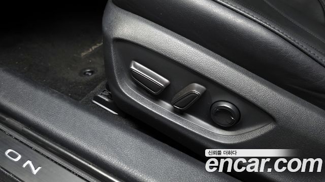 Toyota Avalon 2019 — photo 24