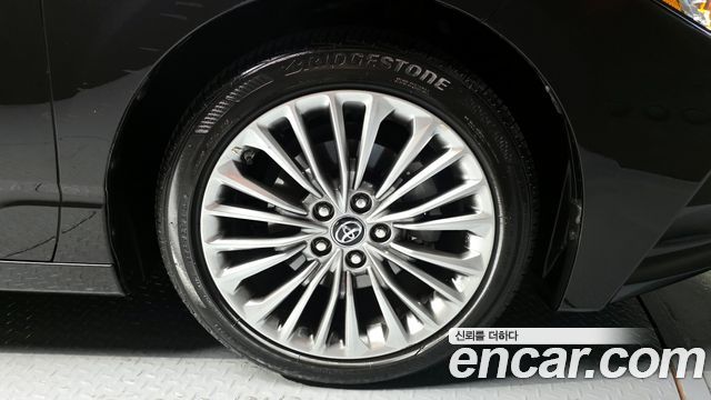 Toyota Avalon 2019 — photo 35