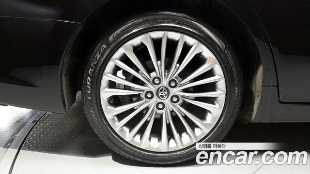 Toyota Avalon 2019 — photo 36