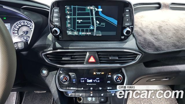 Hyundai Santafe 2019 — photo 18