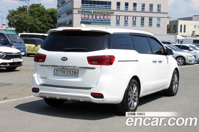 Kia Canival 2020 — photo 4